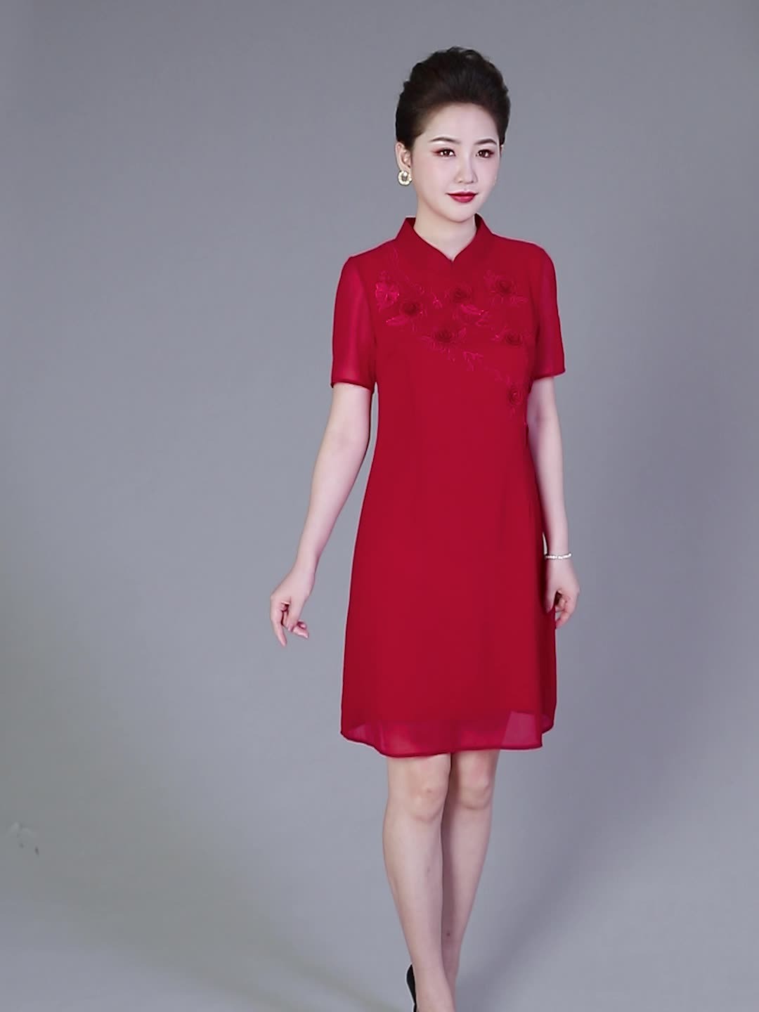 婚礼妈妈礼服高贵喜婆婆婚宴装洋气秋款连衣裙高端旗袍花色小个子