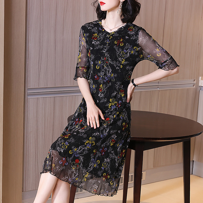 杭州真丝网眼连衣裙女2022新款荷叶袖V领黑色宽松洋气桑蚕丝裙子