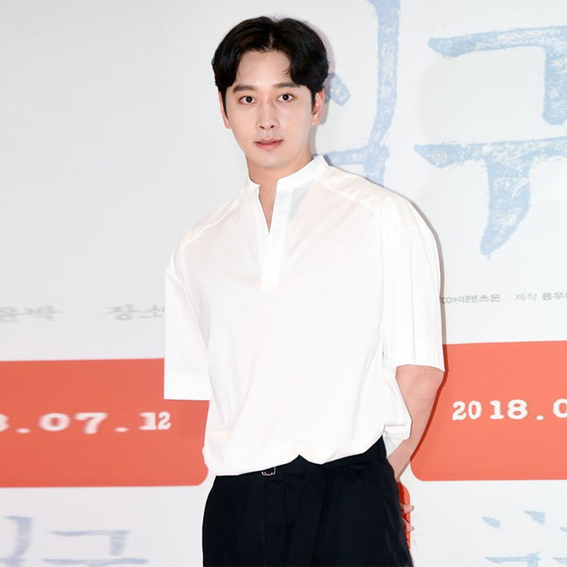 男士衬衣2022夏季新品黄灿盛同款v领开口小立领短袖休闲衬衫