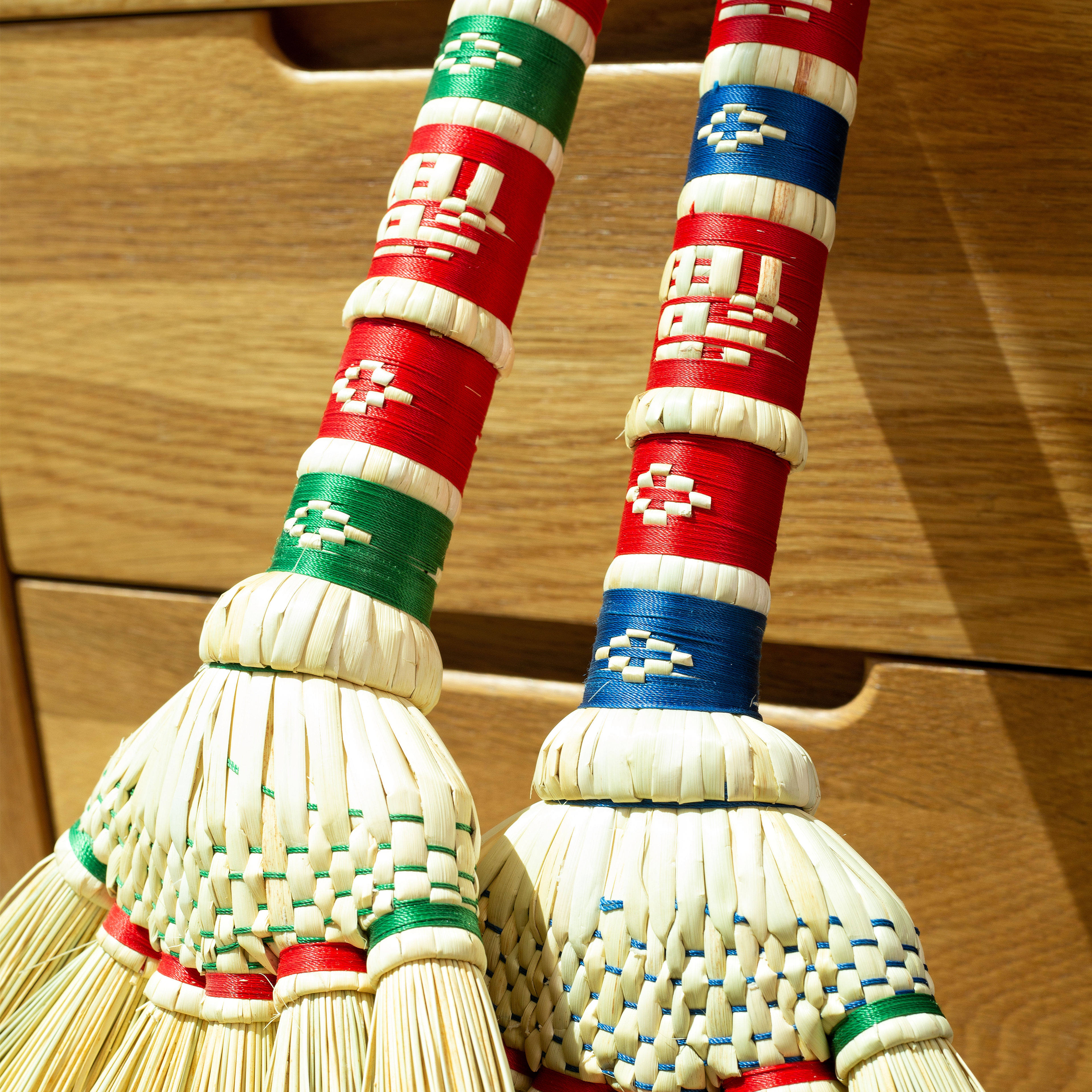 笤帚磨山匠人天然高粱手工编织扫把无静电工艺扫把