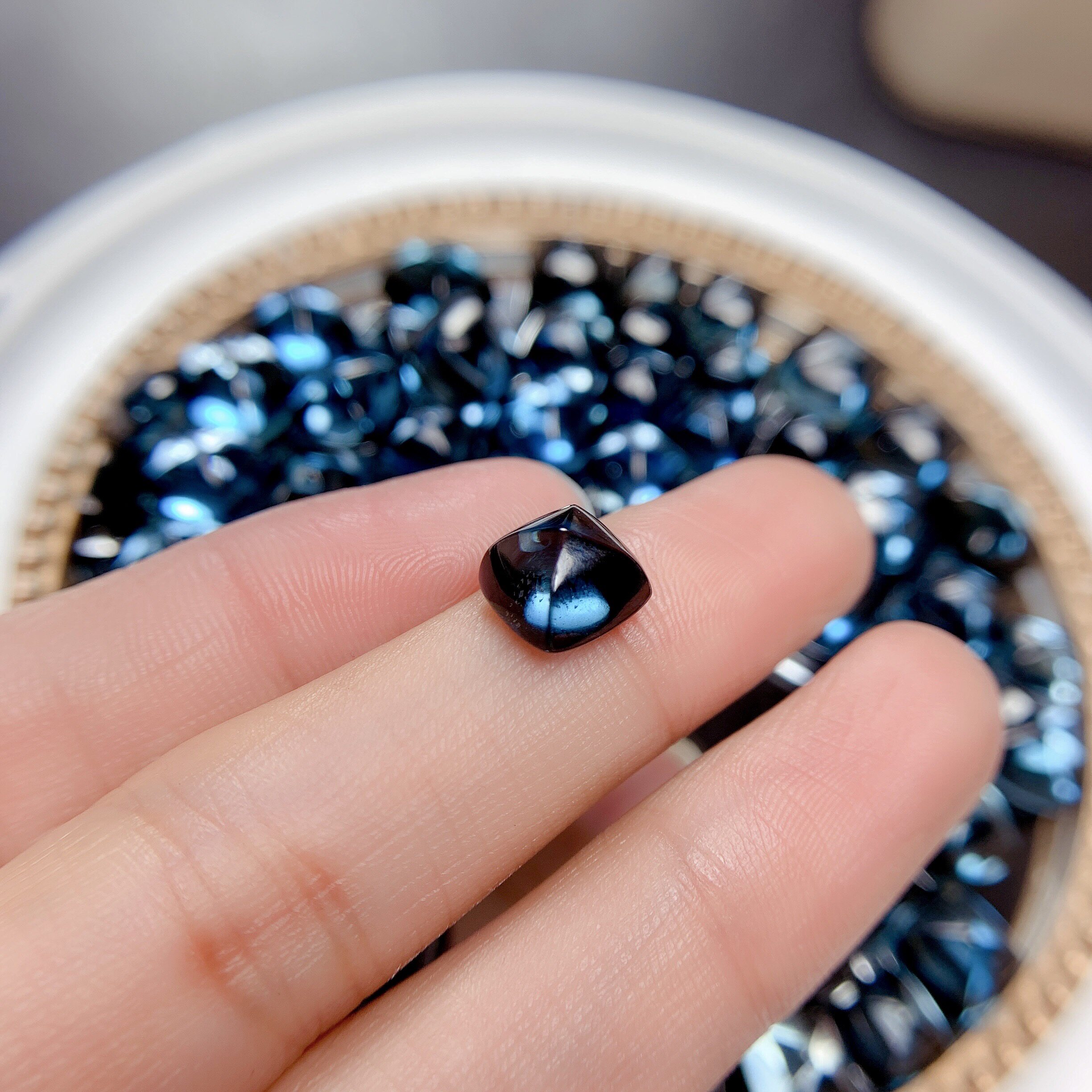 天然伦敦蓝裸钻石正方形糖塔蓝宝石戒面枕形托帕石其他