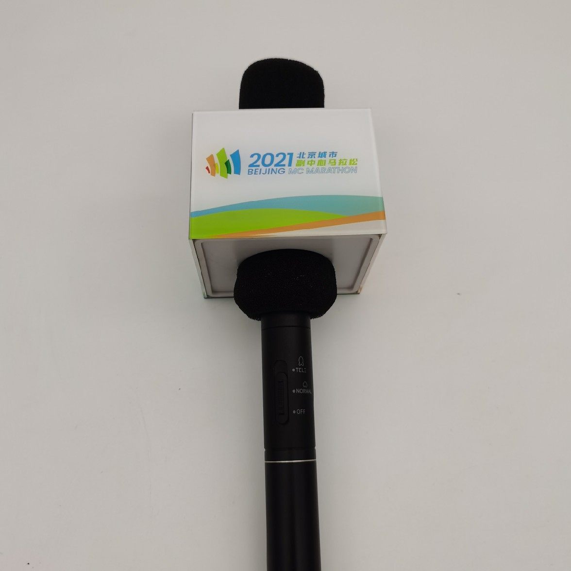台标话筒logo麦克风标牌定制亚克亚克力力麦牌咪支架