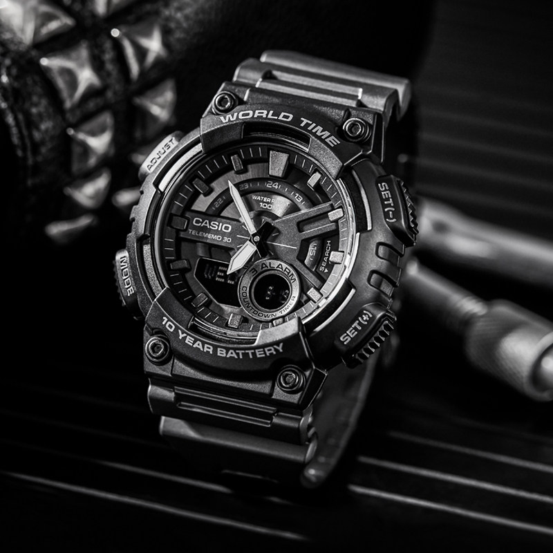 卡西欧手表男casio学生运动防水黑武士限量十年电力双显表aeq110w