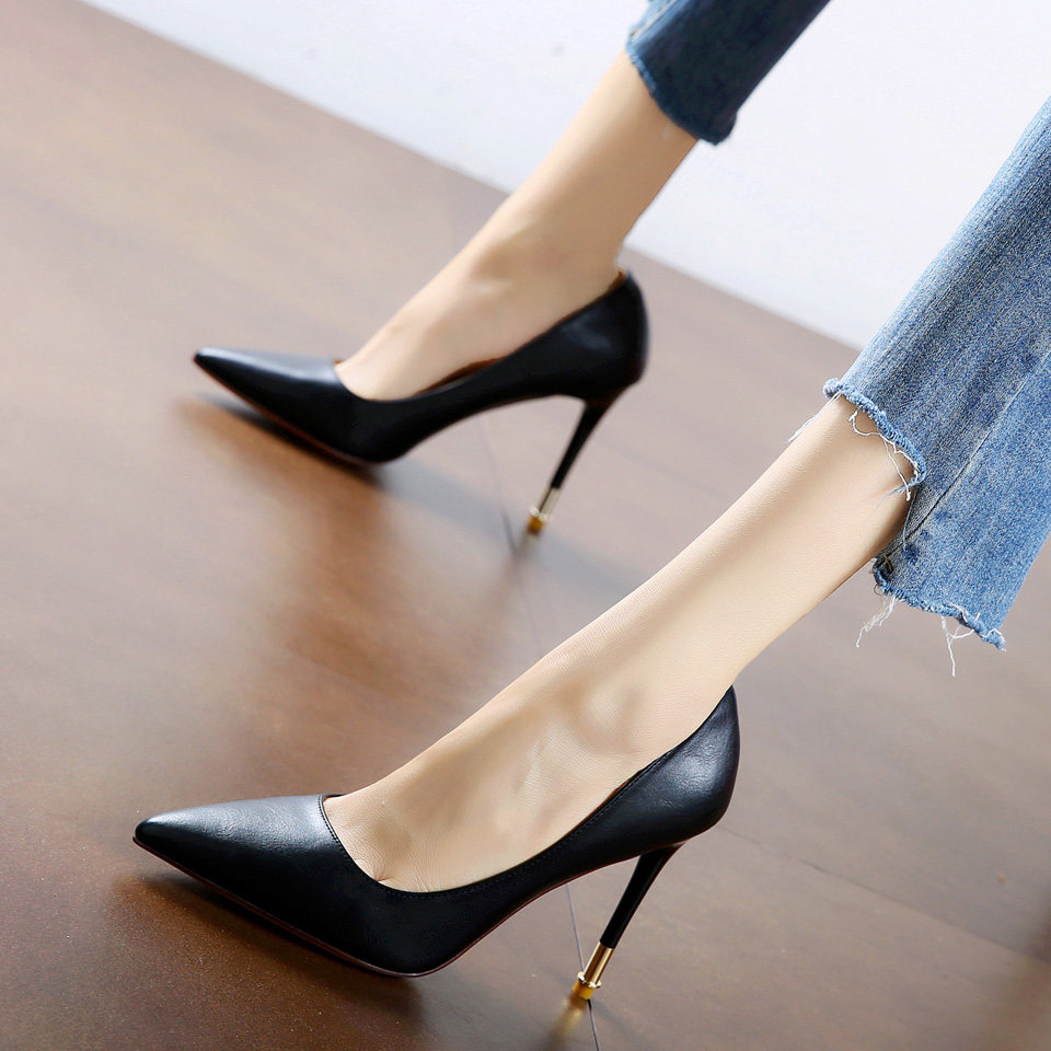 他他商城 鞋子 简约风米白色时尚尖头高跟鞋2019秋季新款细跟小皮鞋套