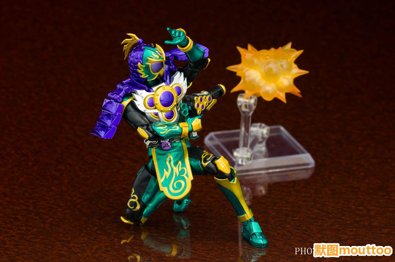 默图万代日版shf假面骑士铠武可动手办