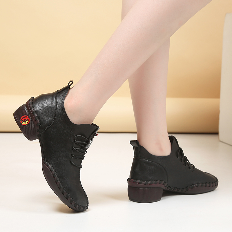 新款秋季舞蹈鞋女广场舞中跟绑带单鞋真皮软底中老年交绑带妈妈鞋