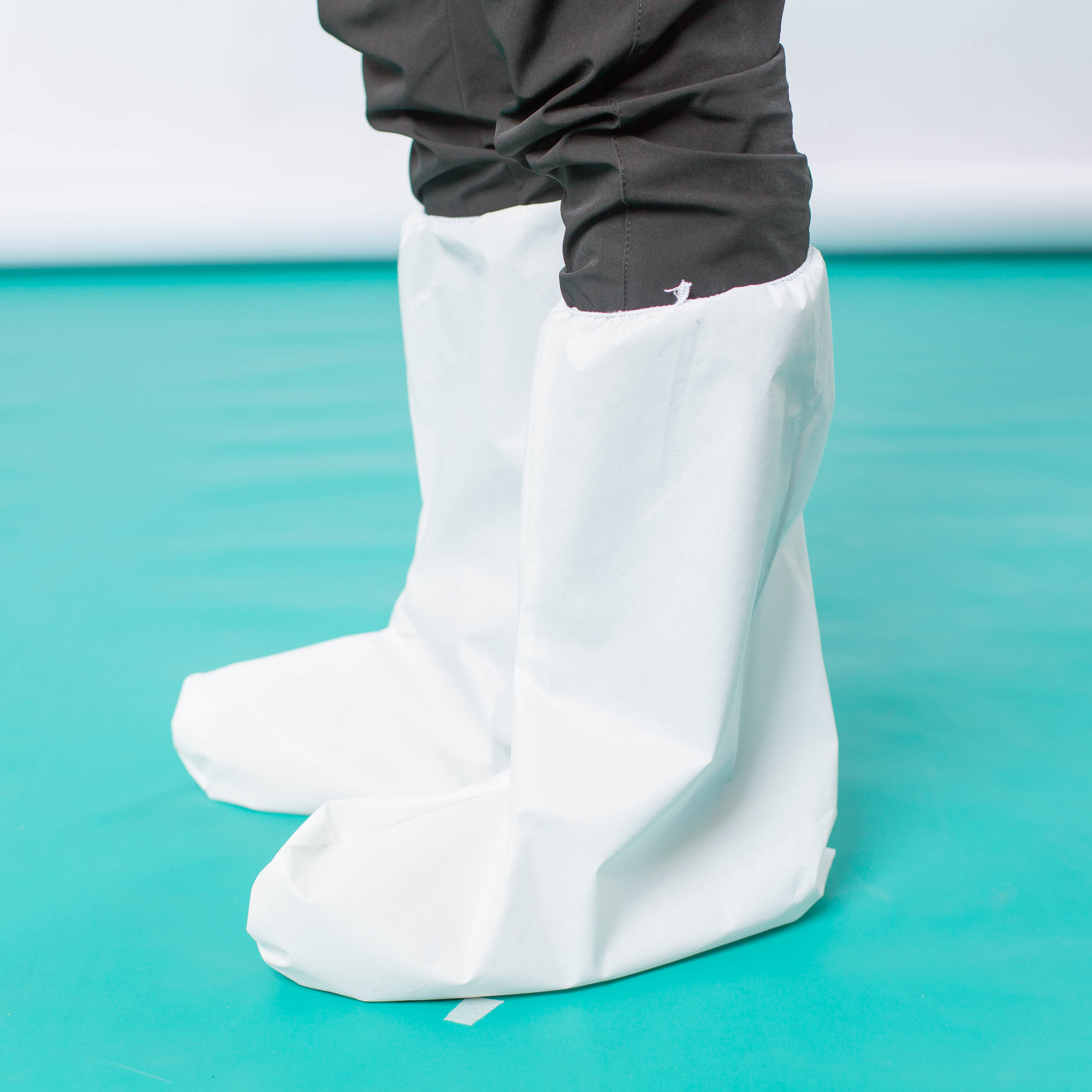 一次性靴套腿套加厚覆膜防水鞋套淋膜脚套高筒畜牧鞋套