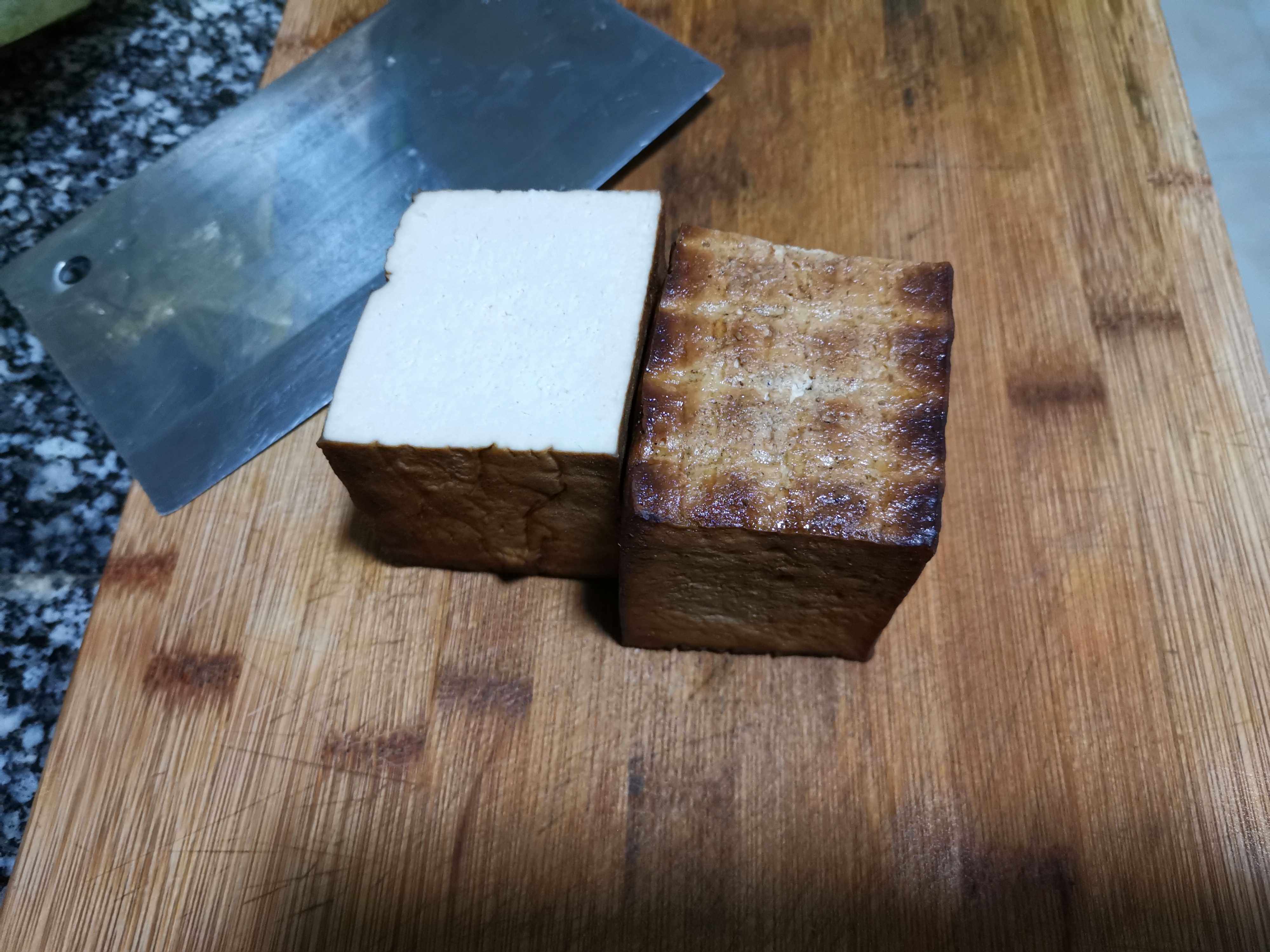 豆腐干贵州特产毕节黔西烟熏半干豆腐块酸汤金碧豆腐干