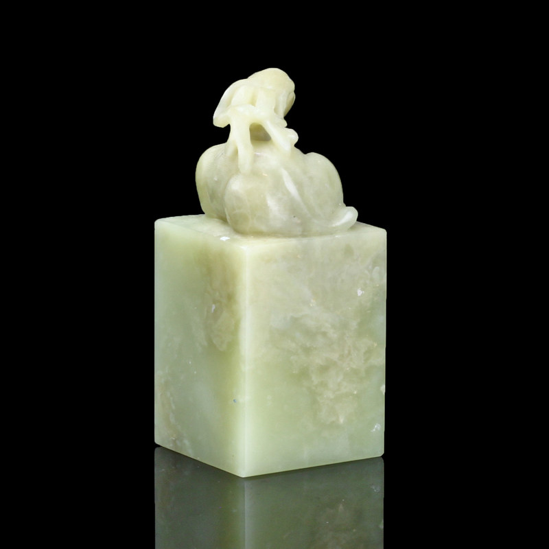 孤品014438田冻石羊钮方2557cm文房四宝