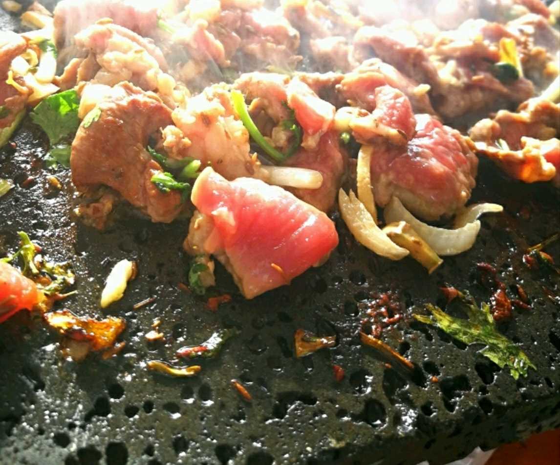 烧烤腾冲火山山石石板户外酒店用品用品天然石材其它烧烤用品