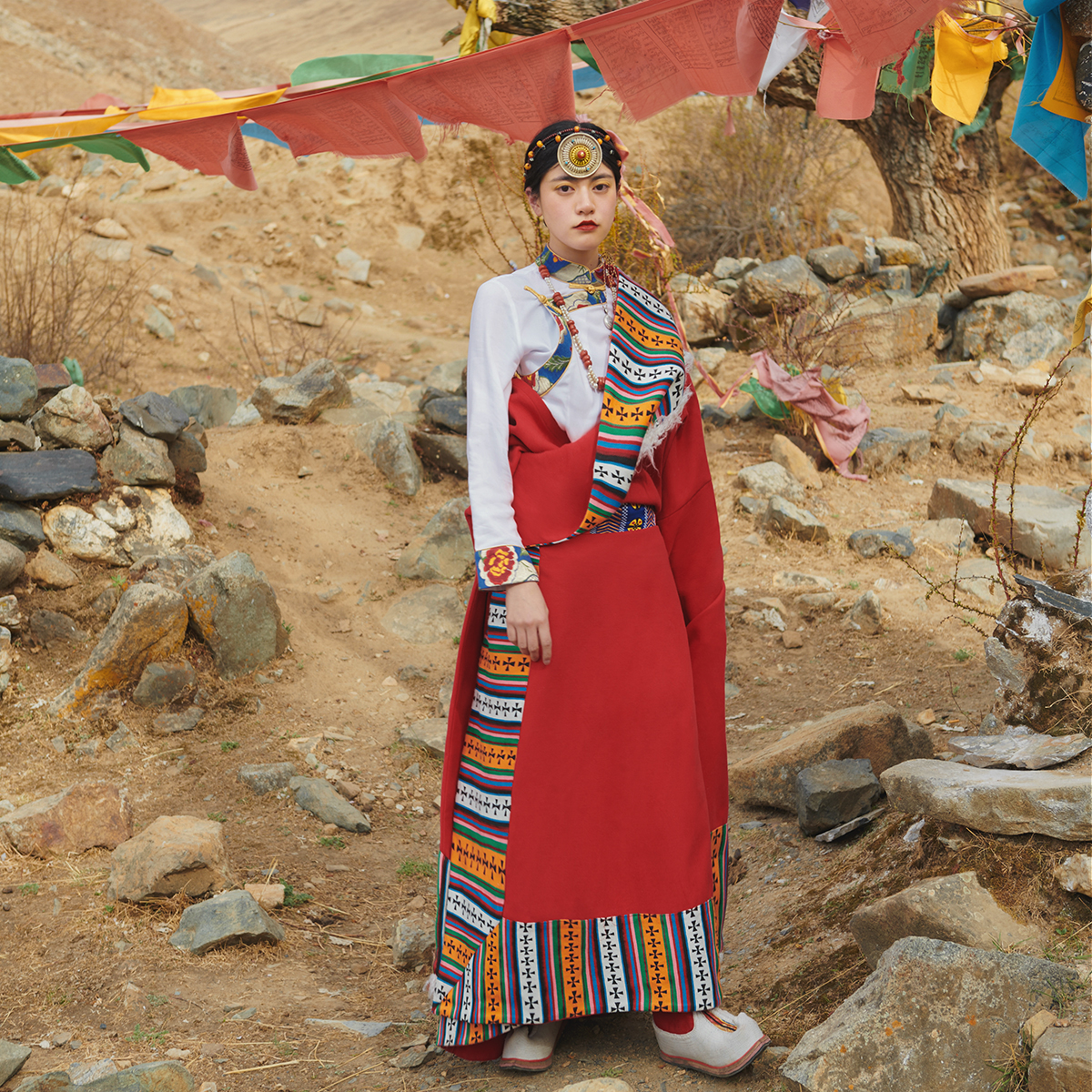 红色袍女咕巴康巴藏春秋服饰藏式西藏旅游衣服民族服装