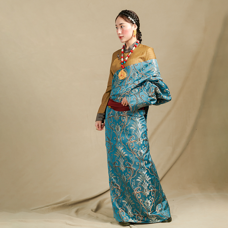 藏族服饰女 安多藏袍 蓝色藤蔓 西藏 春秋