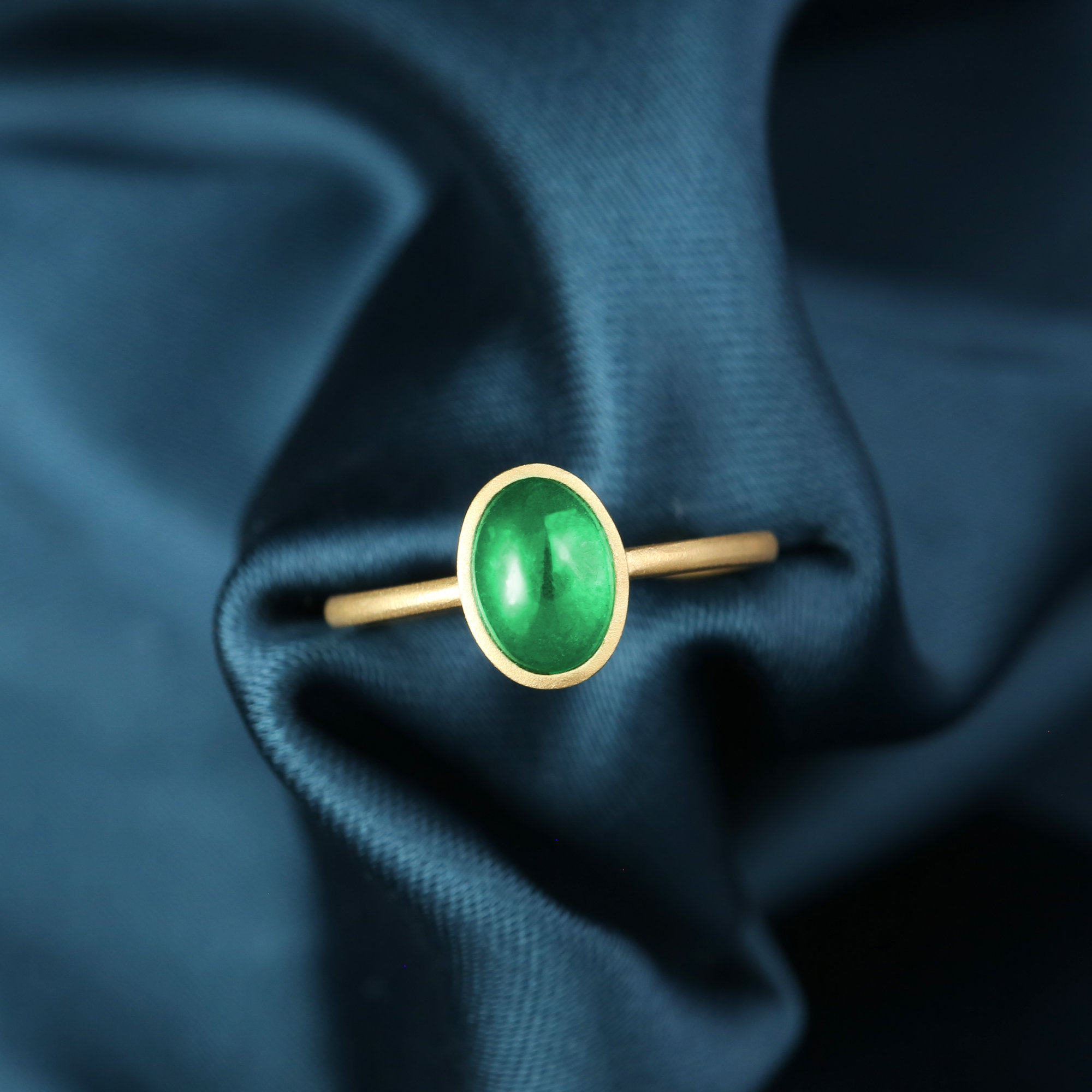 dechuang18k祖母绿戒指蛋形素面古法磨砂通勤优雅ol手饰