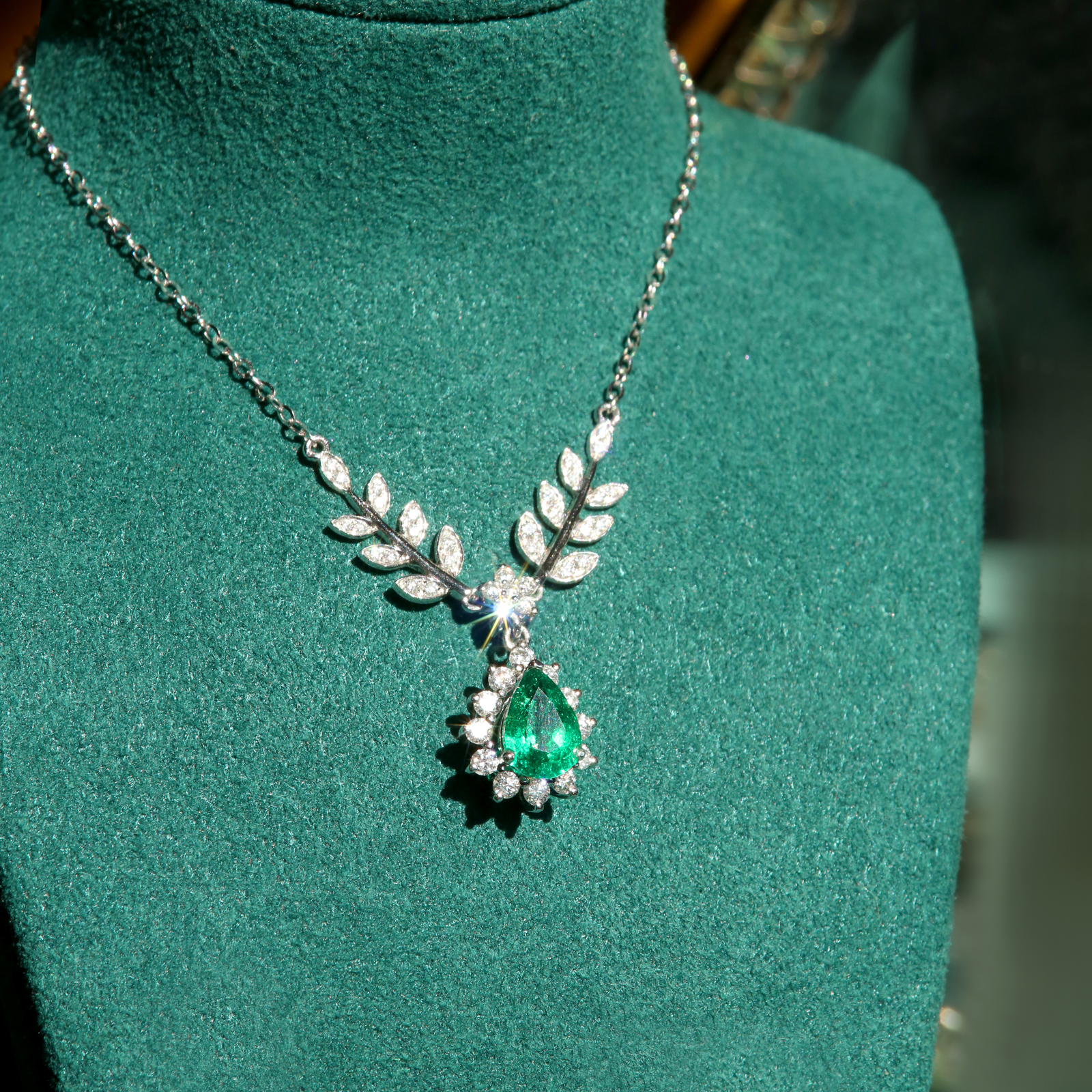dechuang18k祖母绿项链镶钻精致花朵橄榄枝优雅复古古吉颈饰