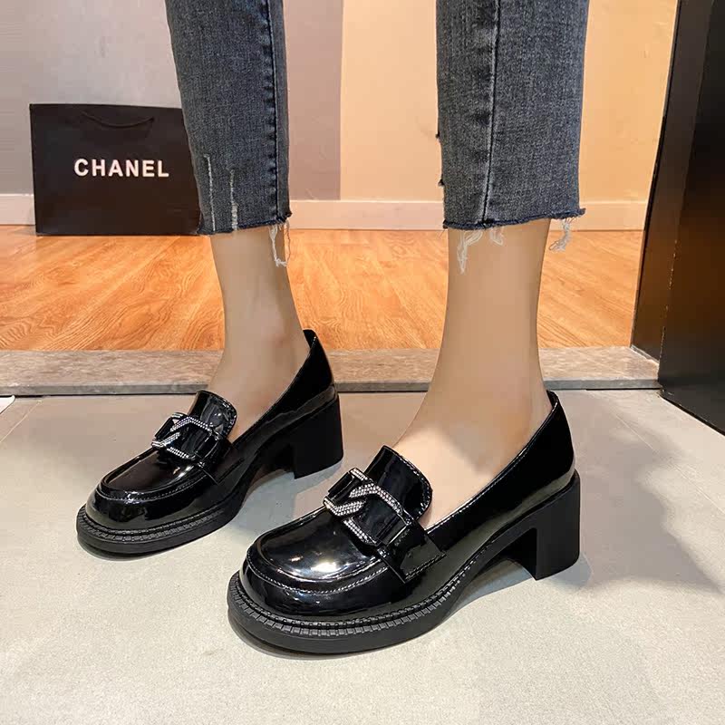 英伦风小皮鞋女秋季漆皮乐福鞋2021年新款春秋百搭粗跟一脚蹬单鞋