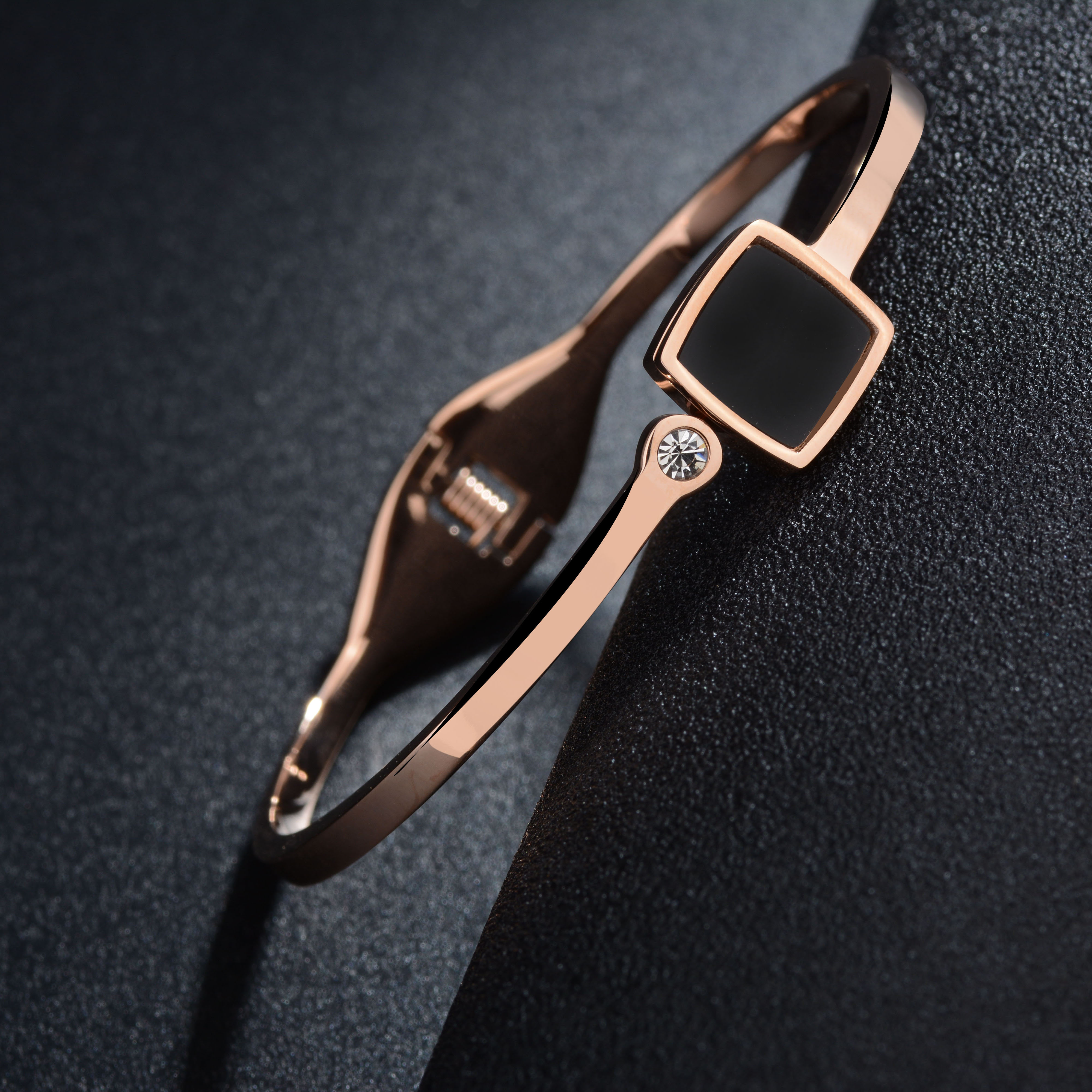 不掉掉色玫瑰金色黑色几何镶钻方形手镯18k手镯