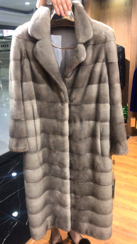 貂皮美国国宝嘉美天鹅绒米黄蓝宝石十字大衣女整皮草