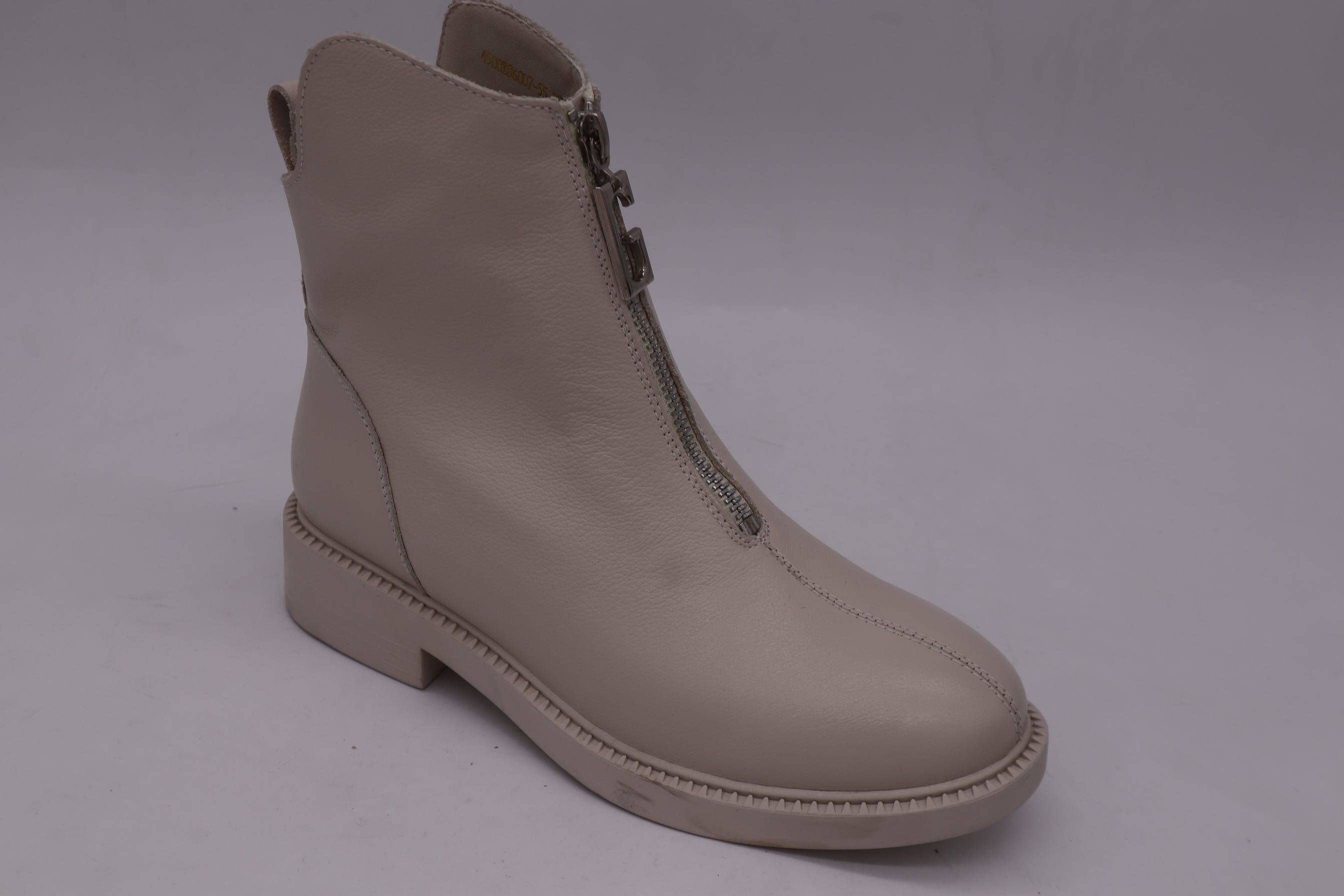 日泰女鞋2020新款真皮休闲平底马丁高帮春秋时装靴