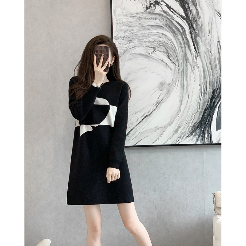 女装气质2022年新款黑色针织连衣裙冬春秋毛衣配大衣内搭打底裙子