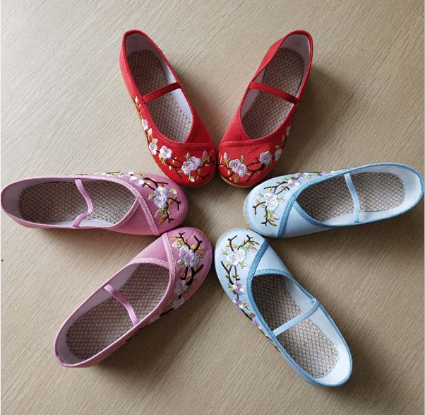 新款老北京儿童布鞋女童绣花鞋民族风宝宝公主学生舞蹈鞋