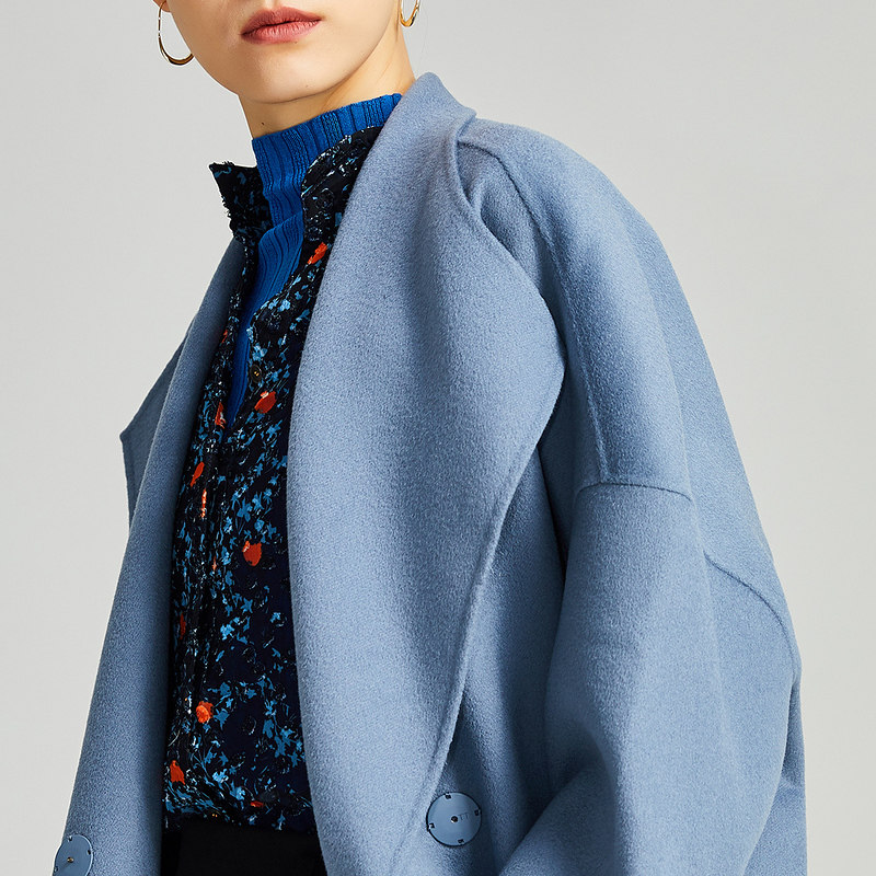 ott原创轻奢女装浅蓝色休闲蓝色蚕型毛呢外套