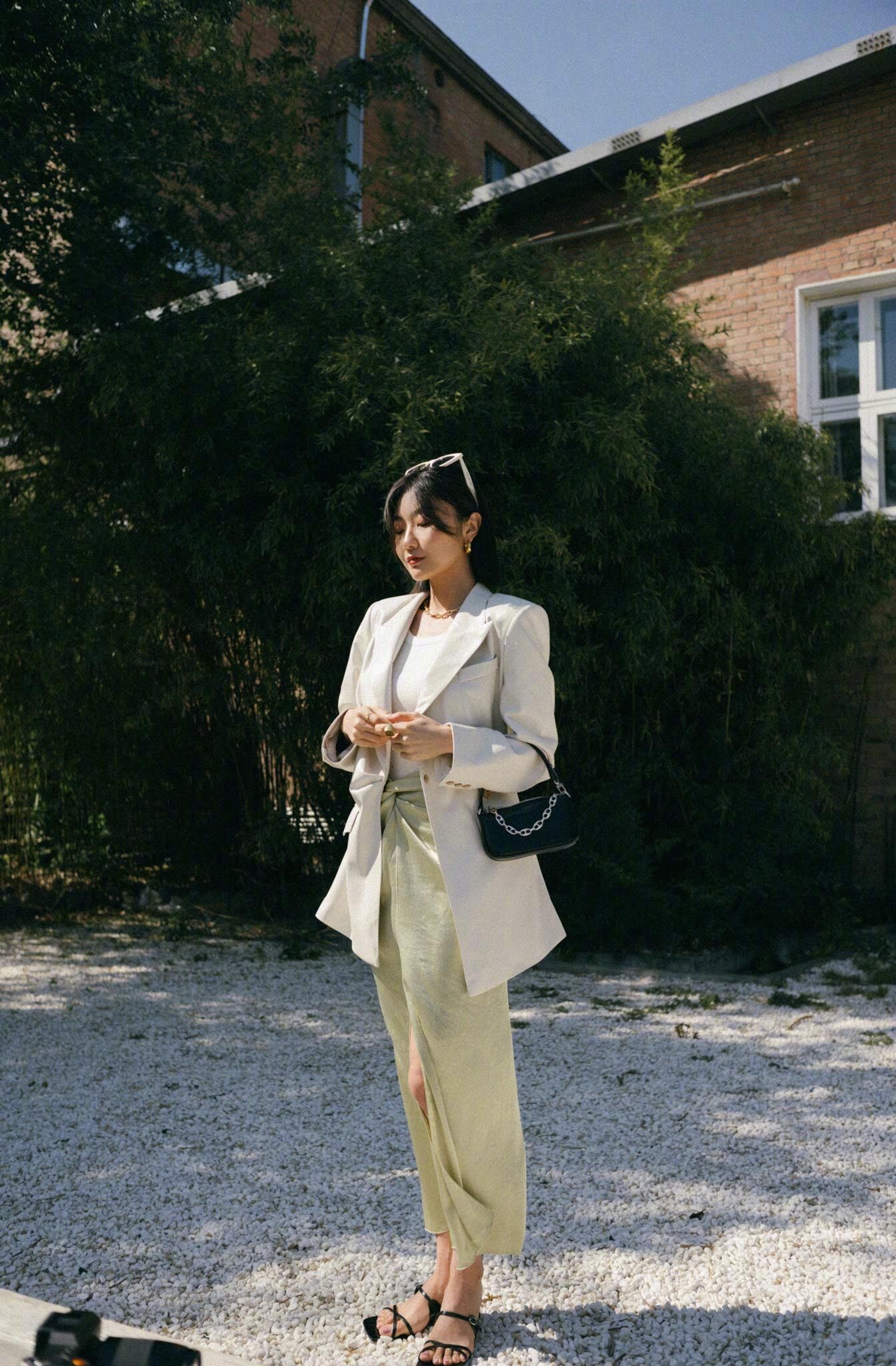 章鱼savi同款nanushka素皮打褶裹身式长款西服西装