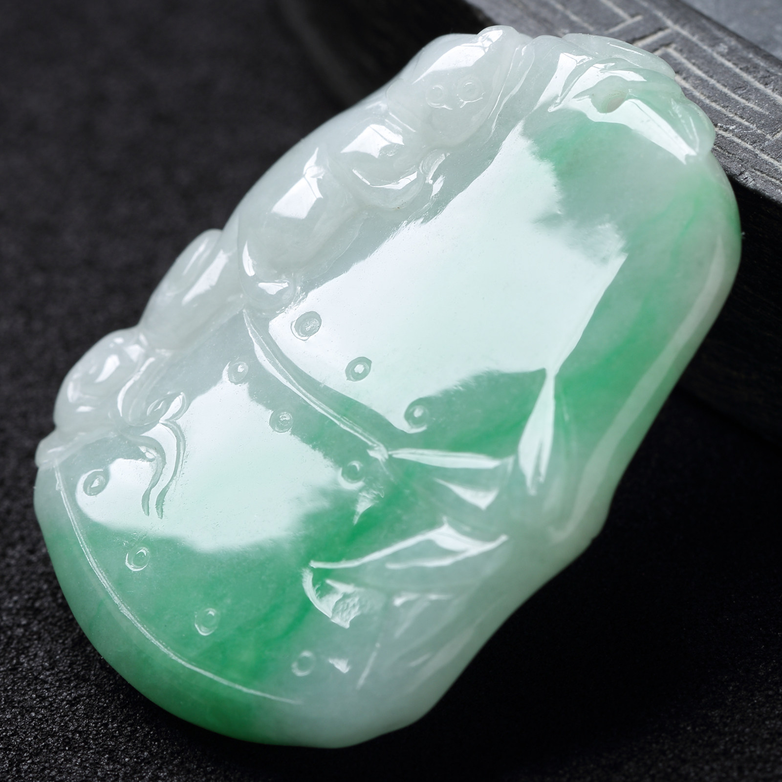 缅甸玉石吊坠老坑白底项坠天然货玉正阳绿翡颈饰