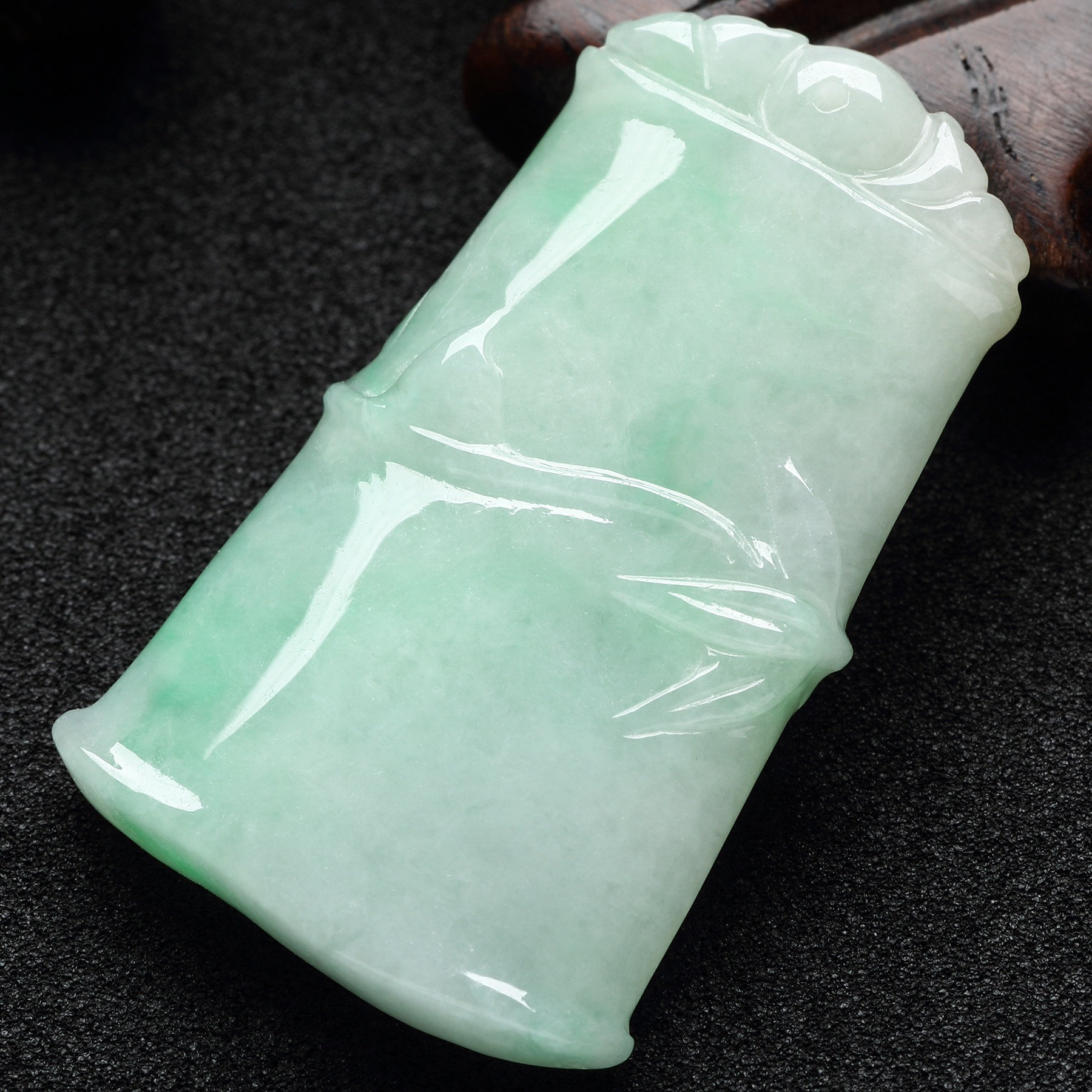 缅甸玉石吊坠老坑白底青玉天然项坠飘阳绿翡颈饰