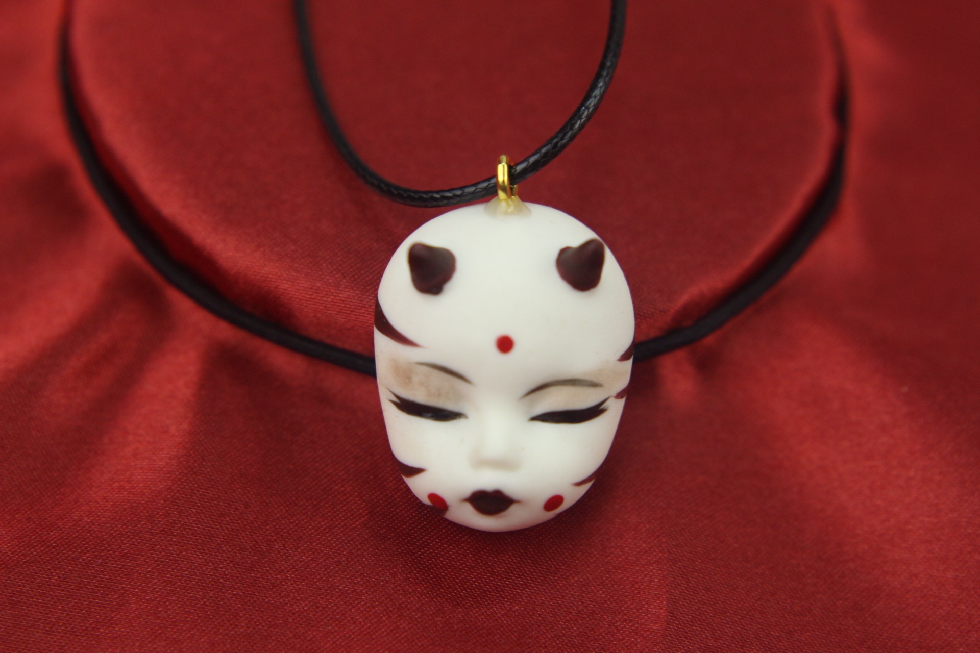 诡异猫女面具占卜吊坠陶瓷暗黑守护灵娃娃头挂坠男女项链节日礼物