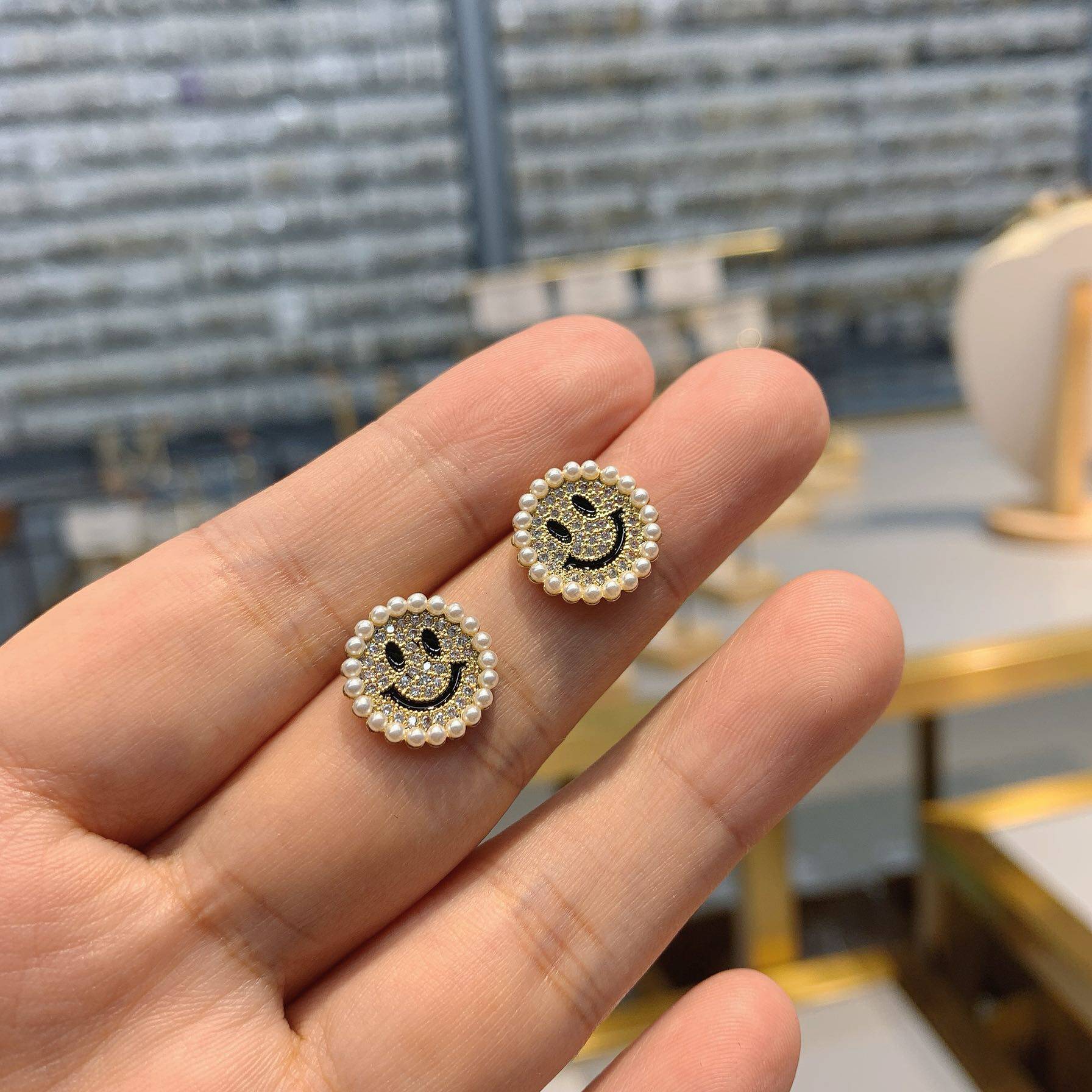 y80耳饰ins小清新圆形镶钻米珠微笑表情耳钉耳环