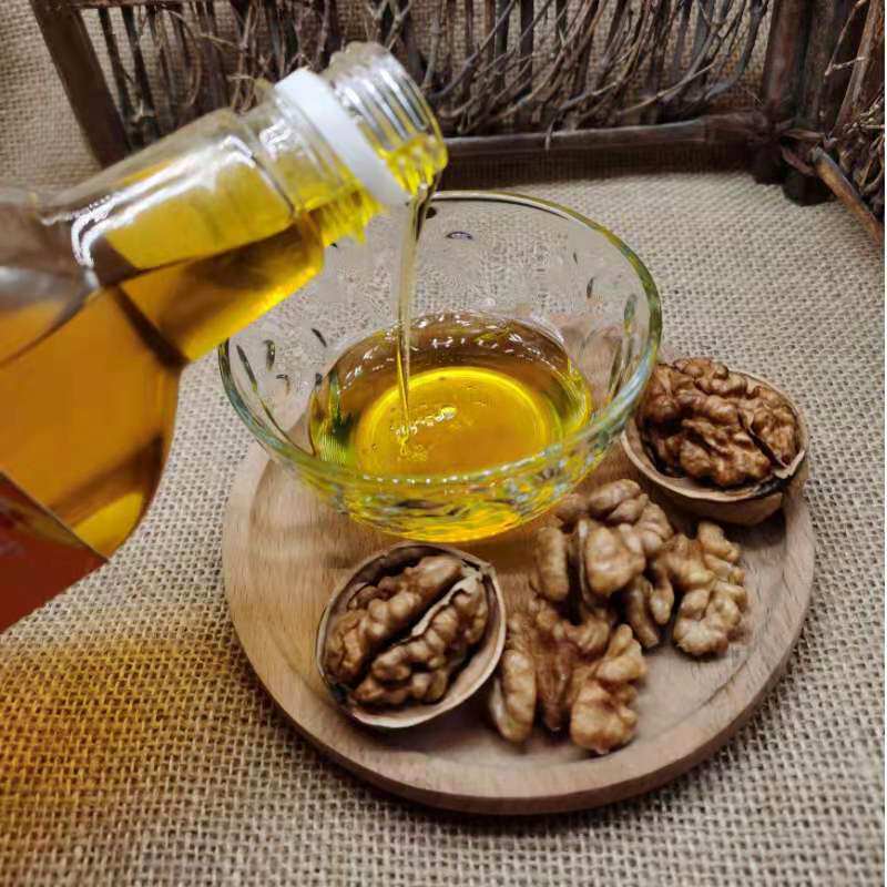 新疆特产正宗纯核桃油儿童食用油送婴幼儿宝宝辅食食谱无添加冷榨