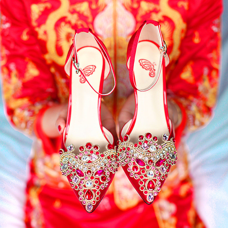 红色婚鞋女2020新款秀禾服鞋高跟鞋中式新娘鞋水钻一字扣结婚鞋子