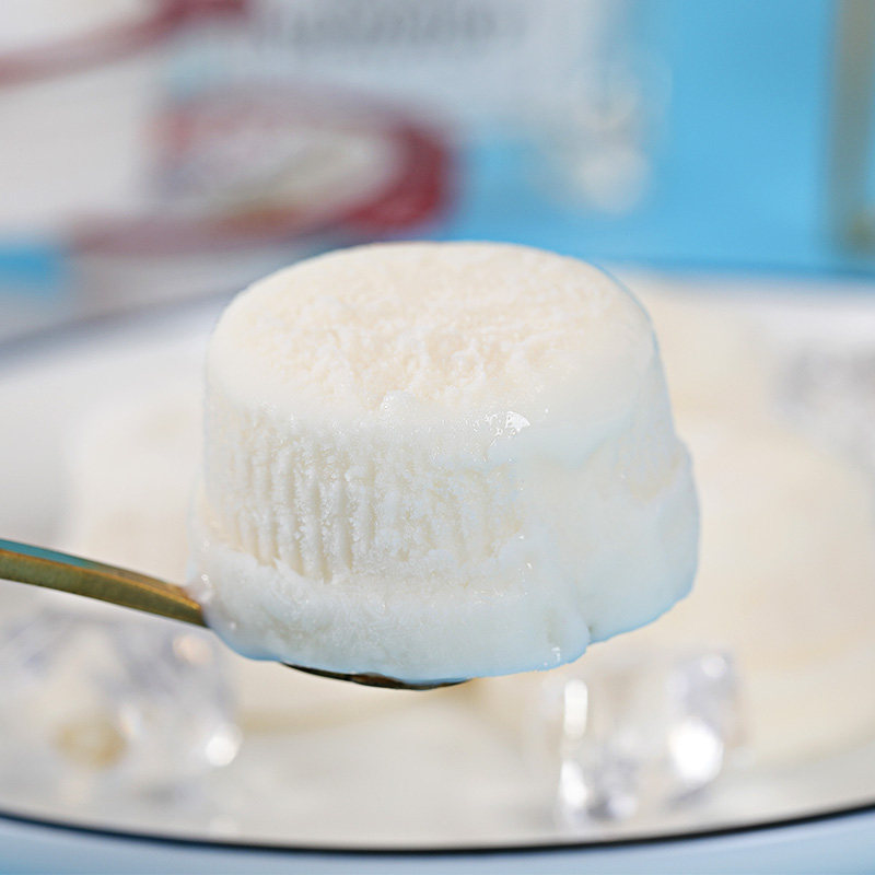 冰淇淋常温酸奶香草奶昔布丁果冻儿童零食休闲食品果冻