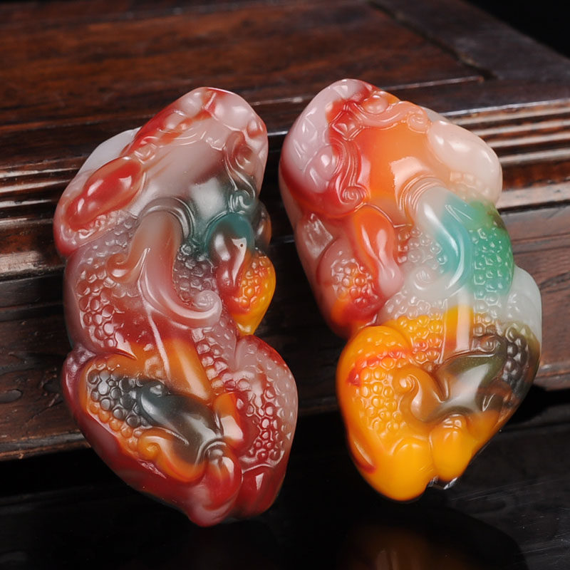 貔貅新疆和田七彩玉吊坠金丝玉彩玉皮休挂件玉坠颈饰