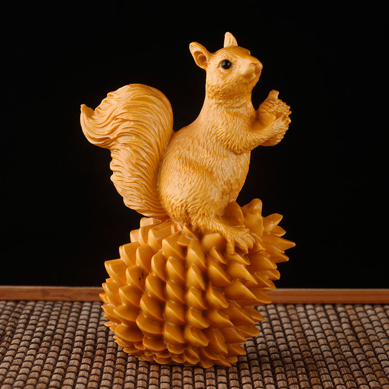 创意装饰手把文玩松鼠摆件实木客厅黄杨木家居木雕