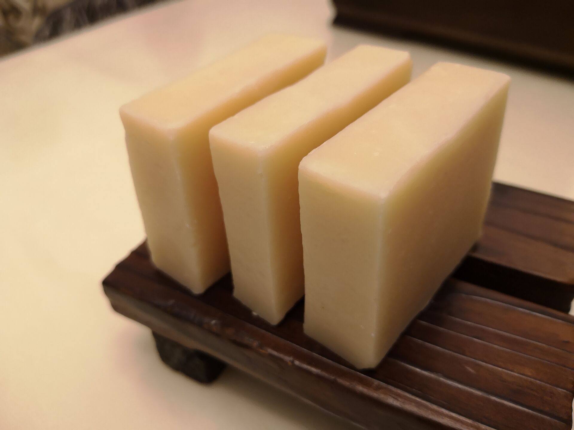 手工凝脂抗氧化肌肤保护人参茶油纯山籽油葡萄手工皂