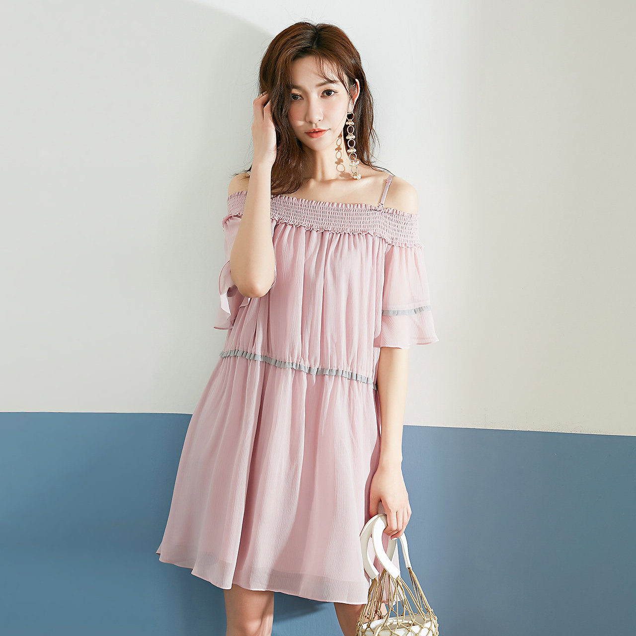 吊带一字肩甜美公主裙女2018夏季新款宽松连衣裙减龄清新中长裙子