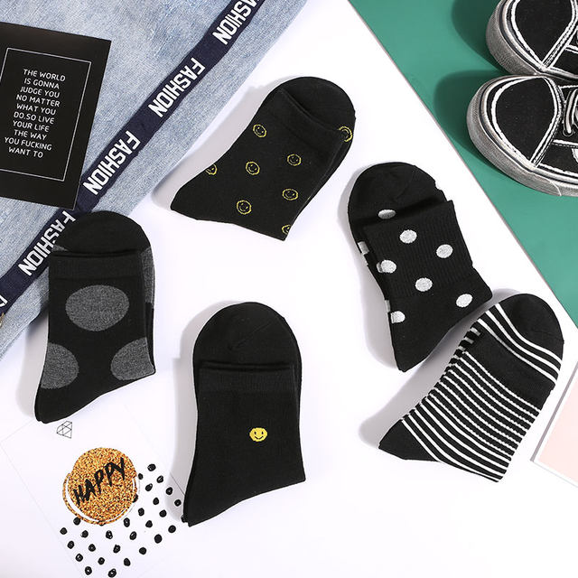 Black wave point socks children middle gums Korean college wind INS tide pure color wild black white striped students stockings Black wave point socks children middle gums Korean college wind INS tide pure color wild black white striped students stockings