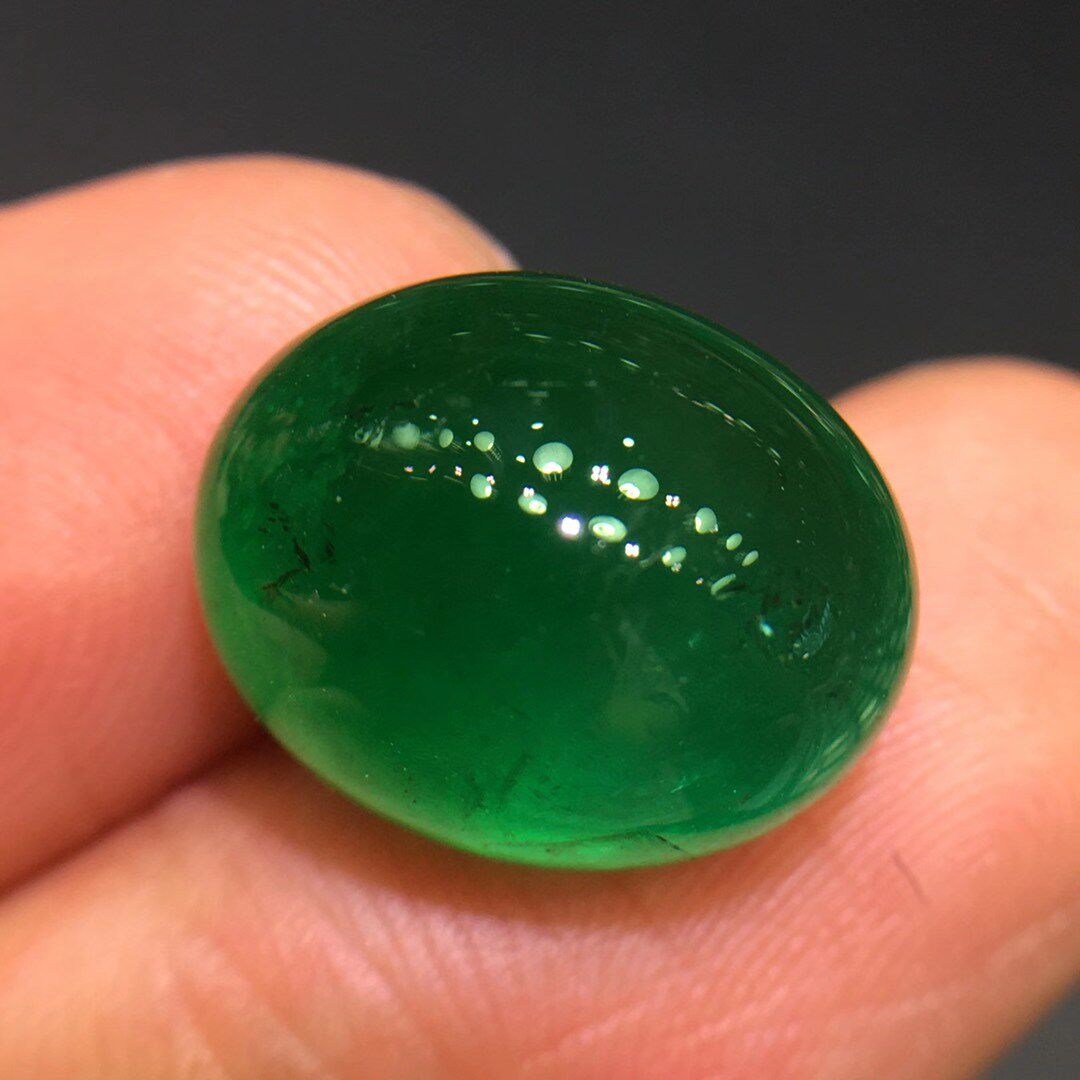 天然素面祖母绿颜色美极了切工精湛圆润爆满10.57克拉其他