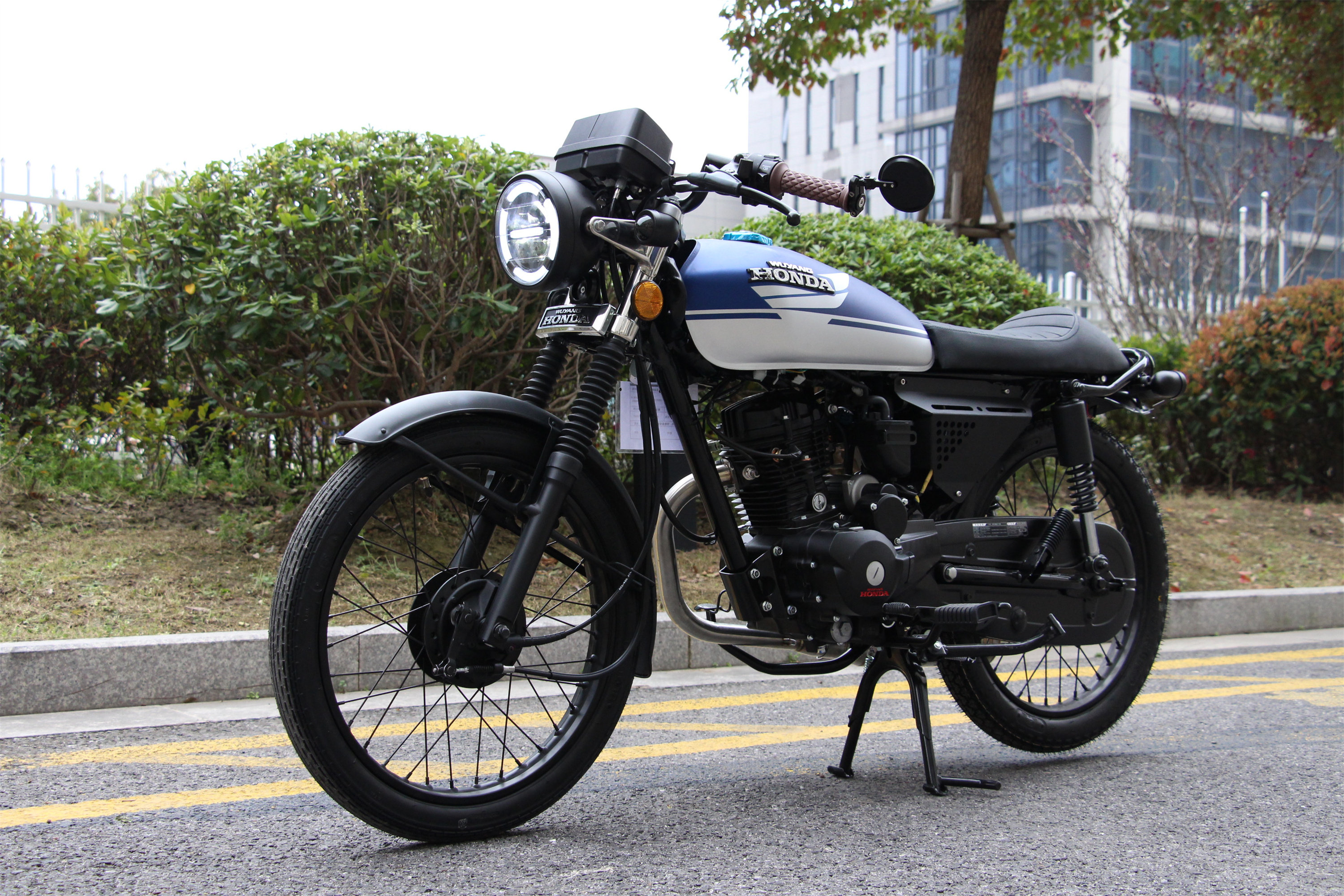 适用五羊本田cg125改装复古边板大灯短尾牌照盖帽配饰