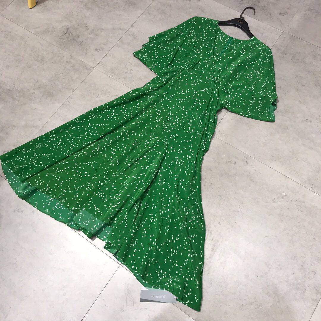 绿色波点真丝连衣裙蝙蝠袖短短袖显瘦高腰不规则连衣裙