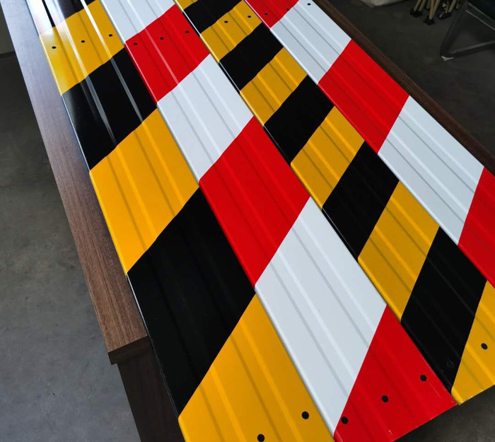 工程脚手架护栏栏外镀锌铁皮踢脚脚板红白黄黑踢脚线
