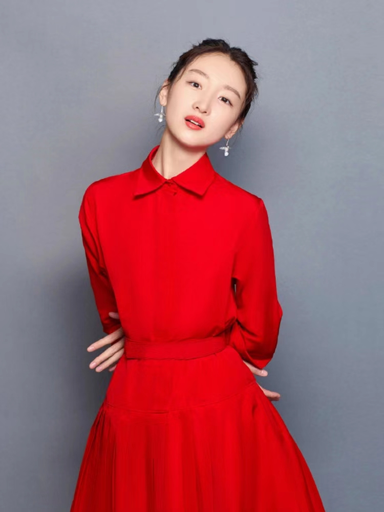 2022早秋周冬雨明星同款气质连衣裙红色百褶长裙女装新款法式礼服