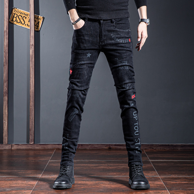 秋冬新款黑色牛仔裤男刺绣潮牌小脚裤男士青年休闲印花修身长裤子
