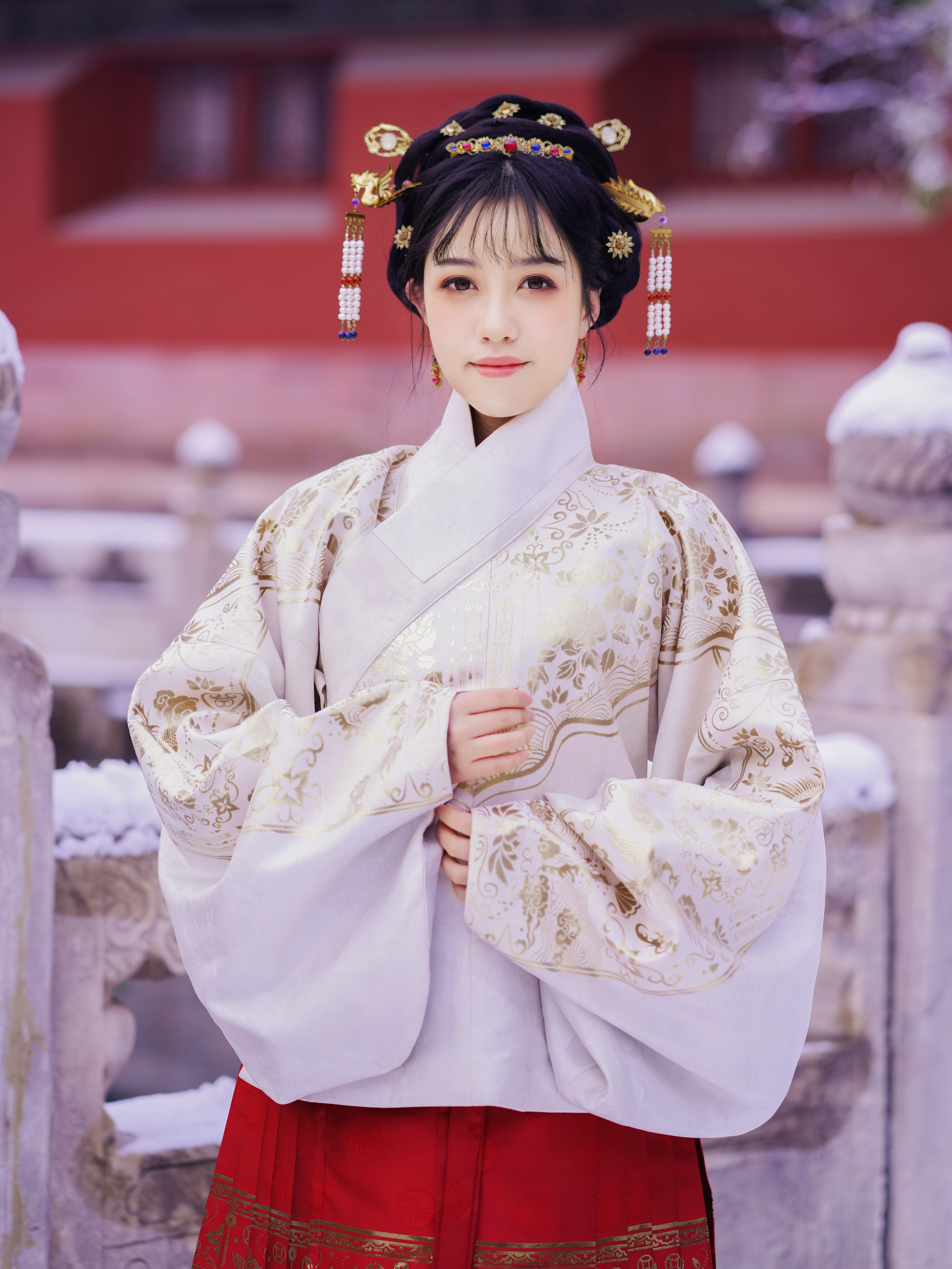 岁白听月小筑明制汉服女原创正品织金交领短袄汉服