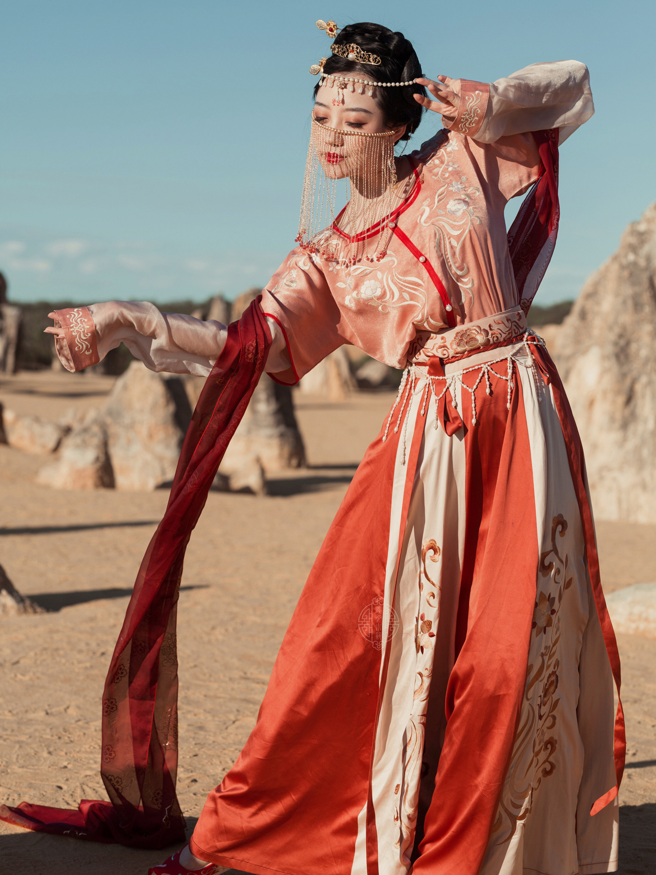 长乐唐制坦领汉服女原创红色绣花齐腰襦裙中国民族服装