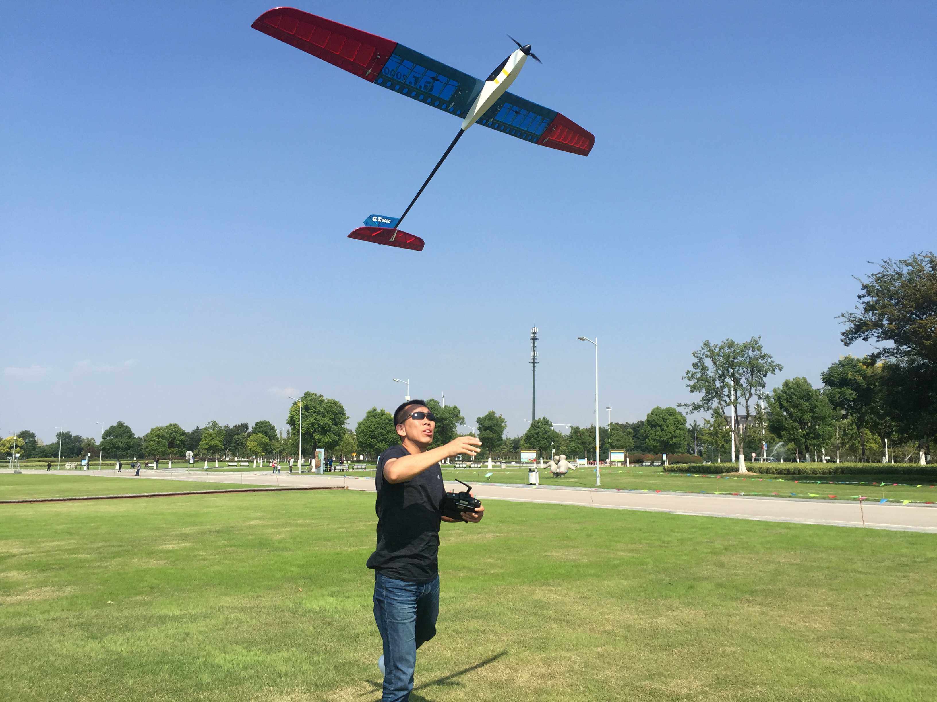 韩国休闲滑翔机米电训练p5bgt2000电动固定翼