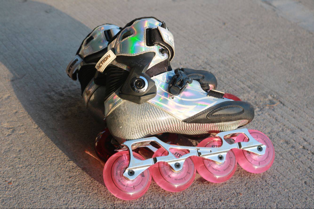 中国轮滑直排专用花式平地花轮二代轮子耐磨直排轮子