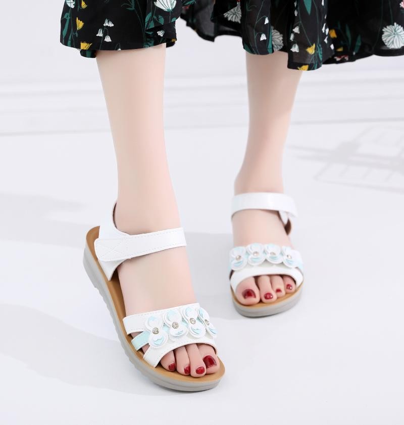 10女童运动凉鞋12夏季新款13防滑学生软底平底渡假凉鞋女9-15岁