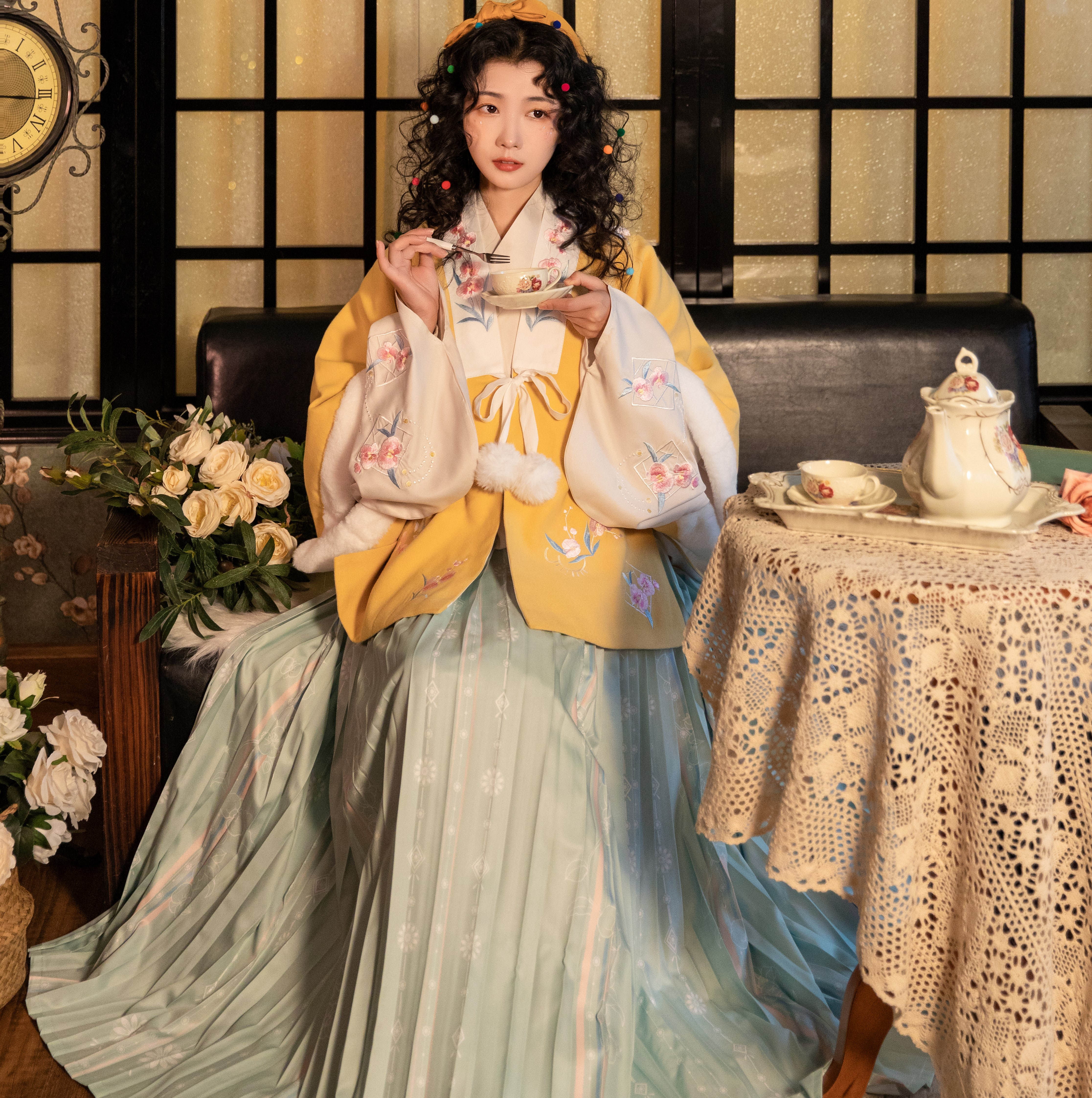 寄锦巧颜明制汉服直领加厚百褶裙秋冬毛呢刺绣汉服